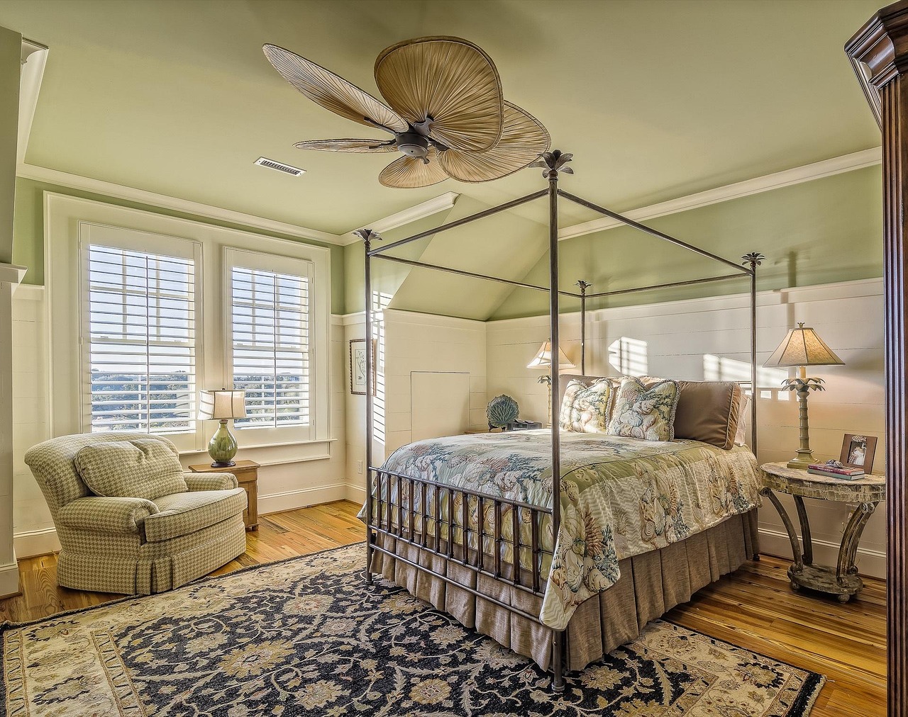 Bedroom, interior design, house — Should You Bet Max on Slots?